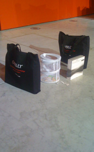 Des cadeaux : des sacs avec des bouquins, et un bundle Flex Builder 3 Professional